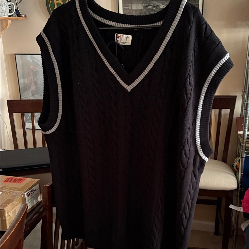 Black Sleeveless Cable Knit Sweater Vest Fila